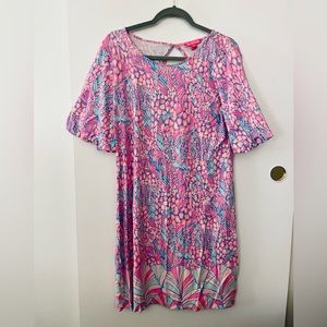 Lilly Dress with short sleeves & forgiving material